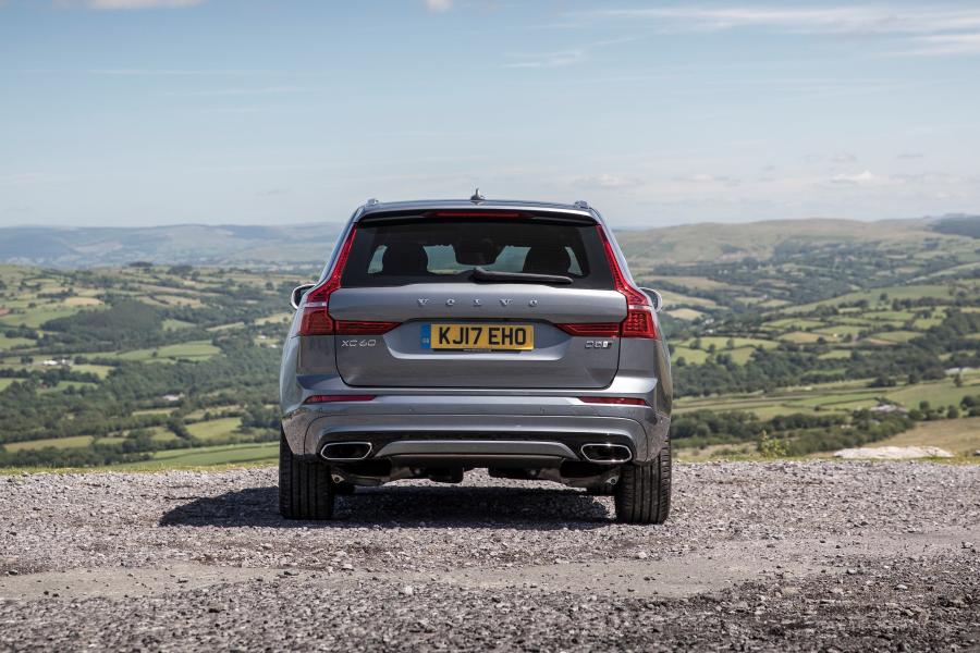  Volvo XC60 D5 R-Deisgn 2017 года  (UK) (фото 3 из 82)